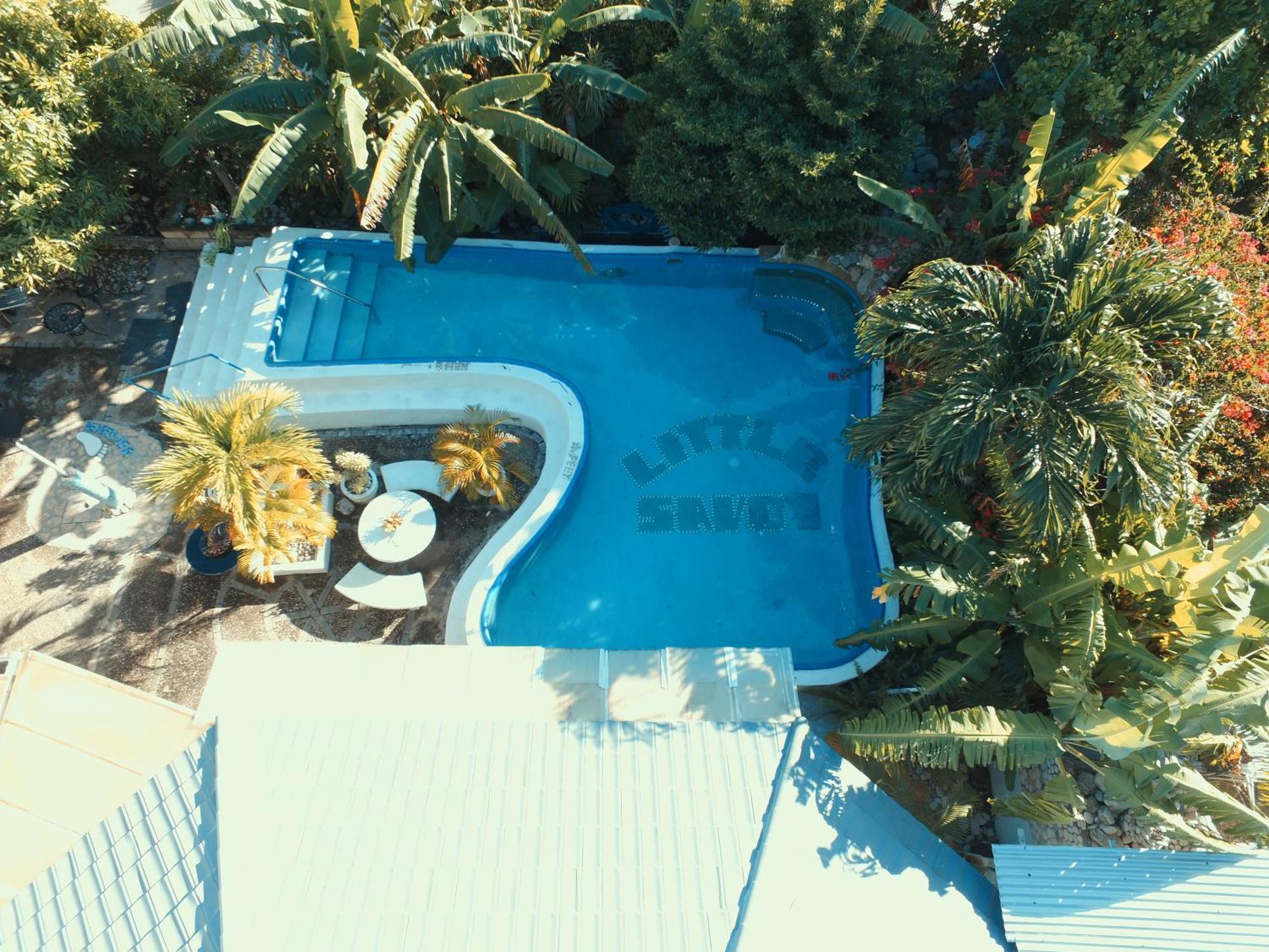 Little Savoy Guest House New Runaway Bay Exterior foto