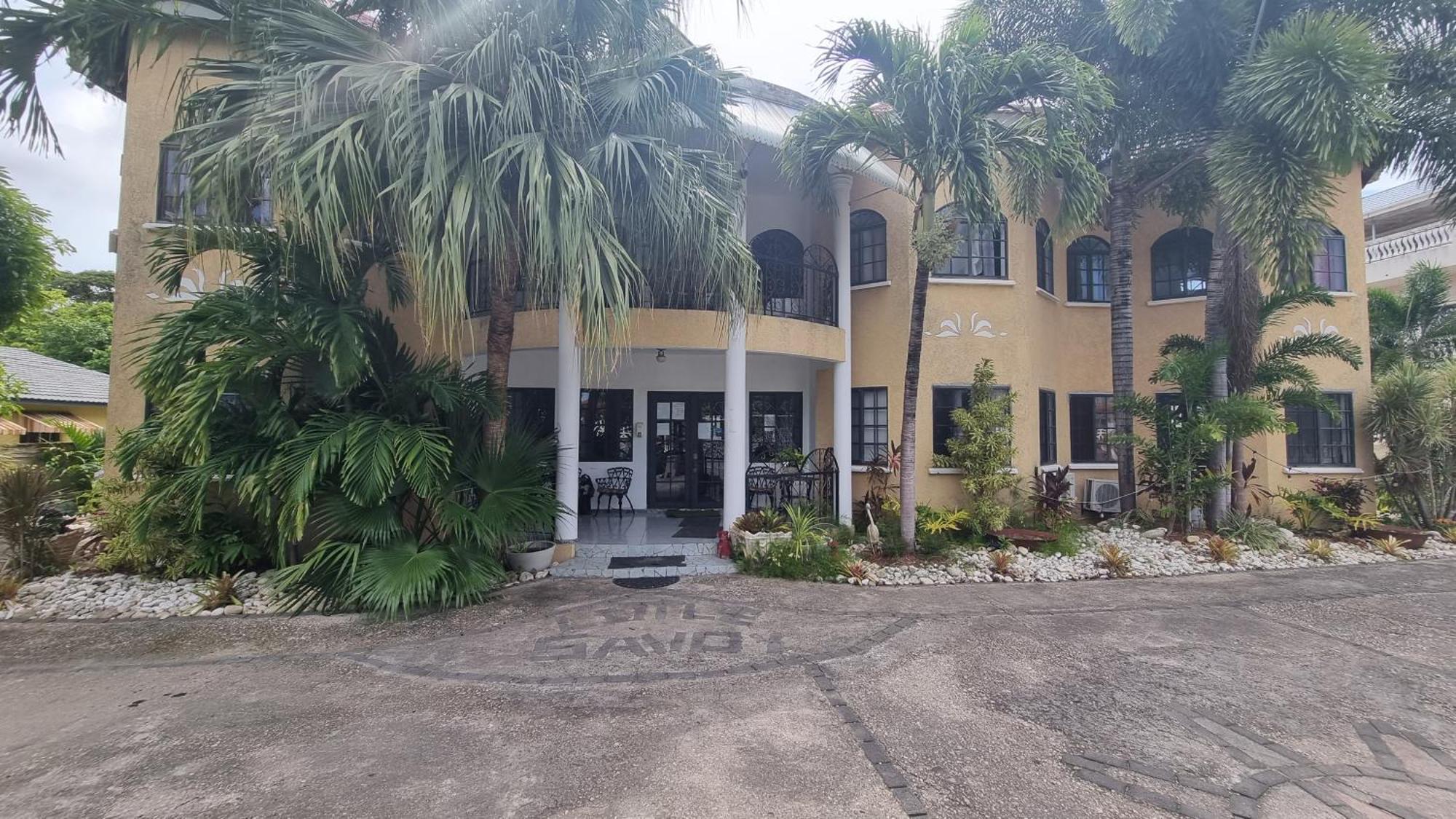 Little Savoy Guest House New Runaway Bay Exterior foto